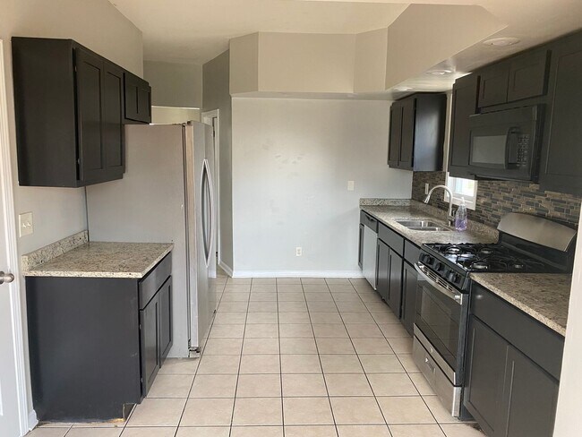 Foto del edificio - 4 bed -room house
