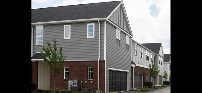 Building Photo - 1403 Hastings Cres
