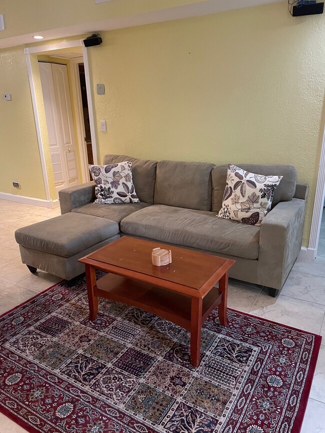 Sala de estar - 5005 Collins Ave