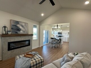 Building Photo - 1260 N Main St