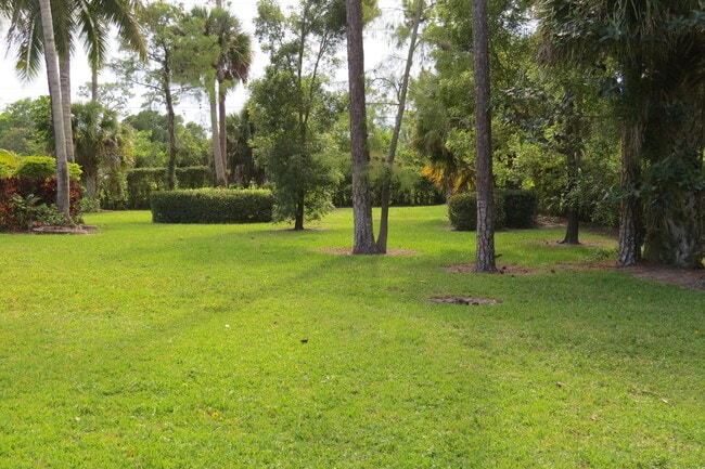 Building Photo - 377 Squire Dr