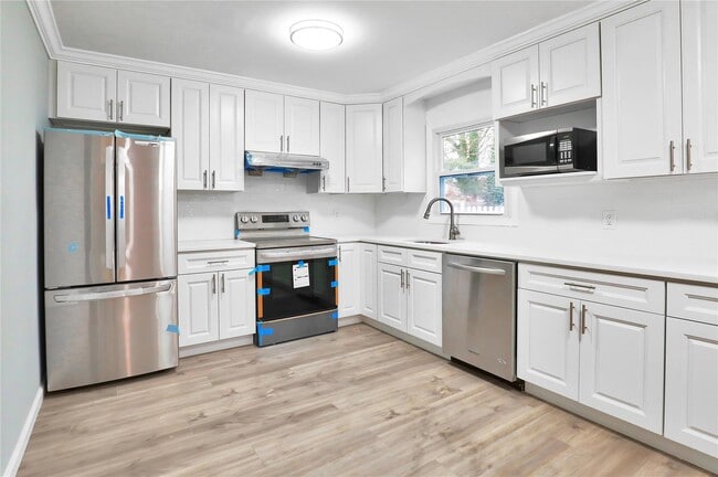 Building Photo - 282 Hallock Rd