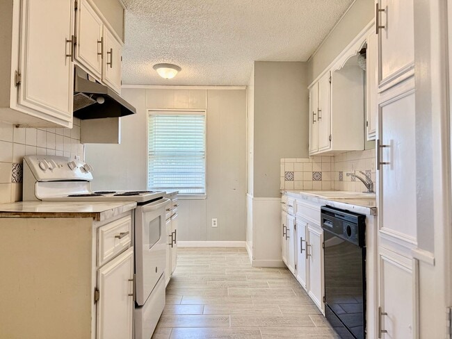 Building Photo - Rental