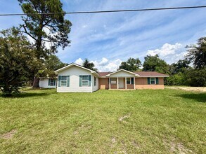 Building Photo - 140 Lake Dr