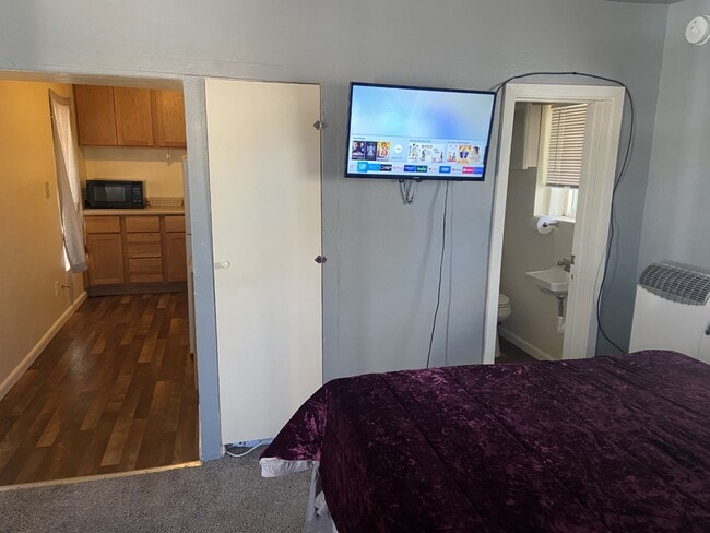 TELEVISOR - 125 E 100 N