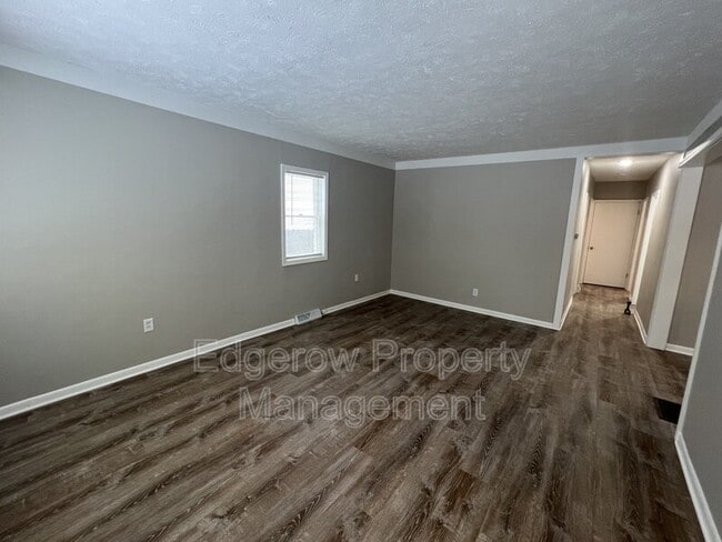 Building Photo - 59 Wavell St SE