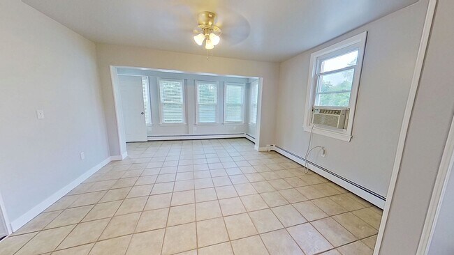 Foto del edificio - 3 Story Detached Home