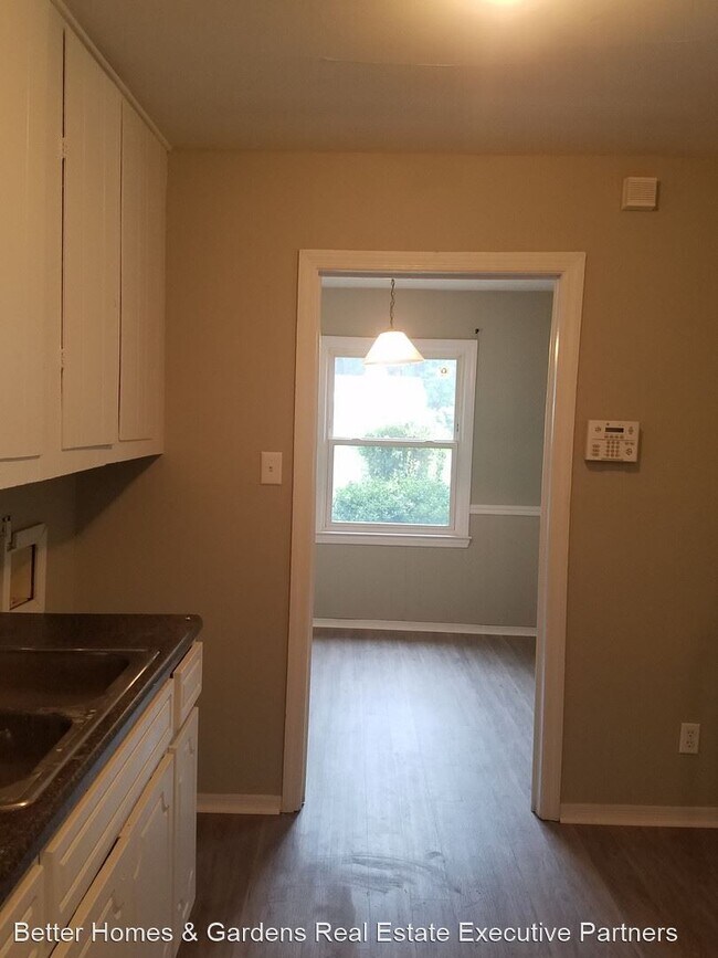 Building Photo - 4 br, 1 bath House - 2451 Yates Dr