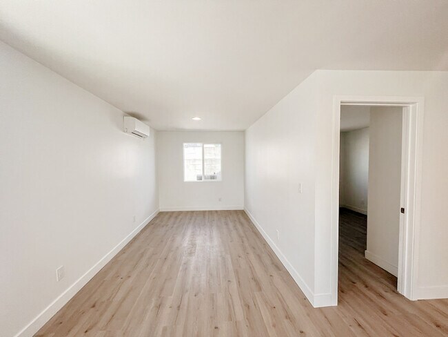 Foto del edificio - 3824 W 104th St