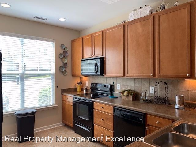 Foto del edificio - 2 br, 2.5 bath House - 2829 Corbett Grove Dr.