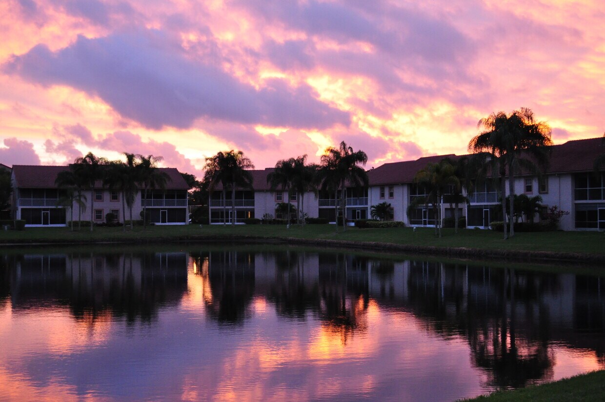 Florida room view on the lake - 14372 Emerald Lake Dr