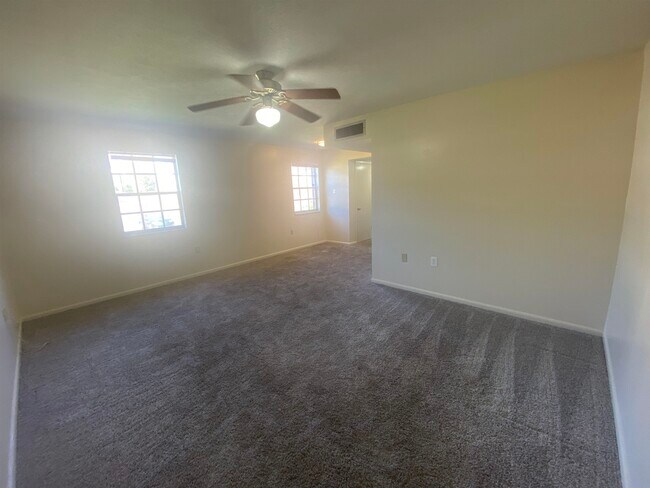 Building Photo - 2203 W Pensacola St