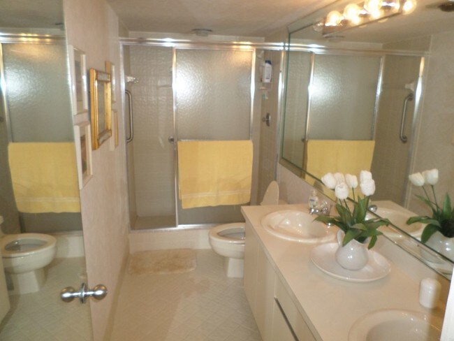 Building Photo - 4770 Fountains Dr S