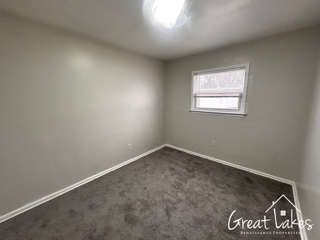 Building Photo - Beautiful 2 Bedroom 1 Bathroom now availab...