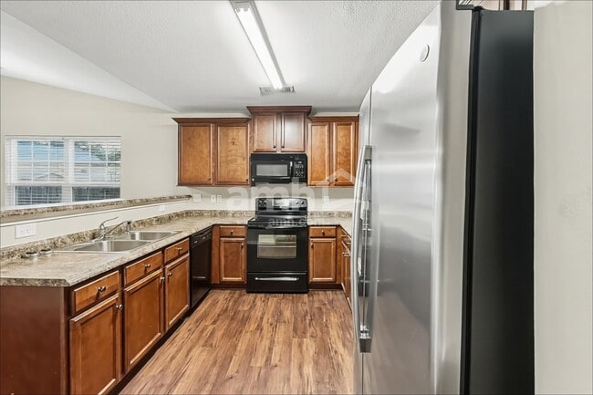 Building Photo - 410 Lind Point Ln