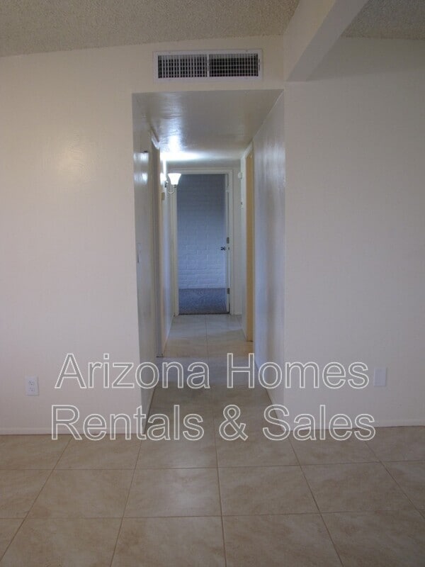 Building Photo - 7631 E Apple Tree Dr