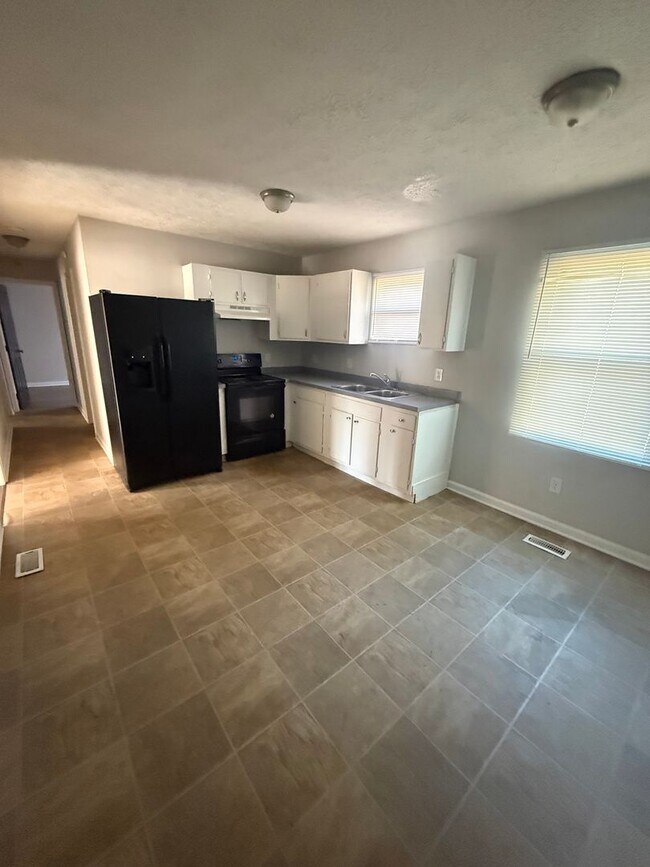 Building Photo - Carolina Property Experts