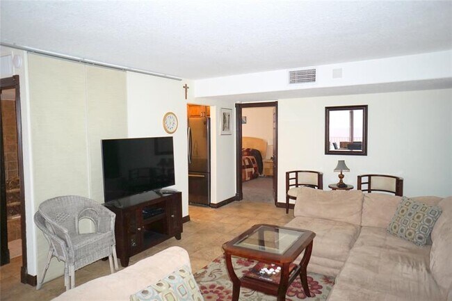 Building Photo - 525 N Ocean Blvd