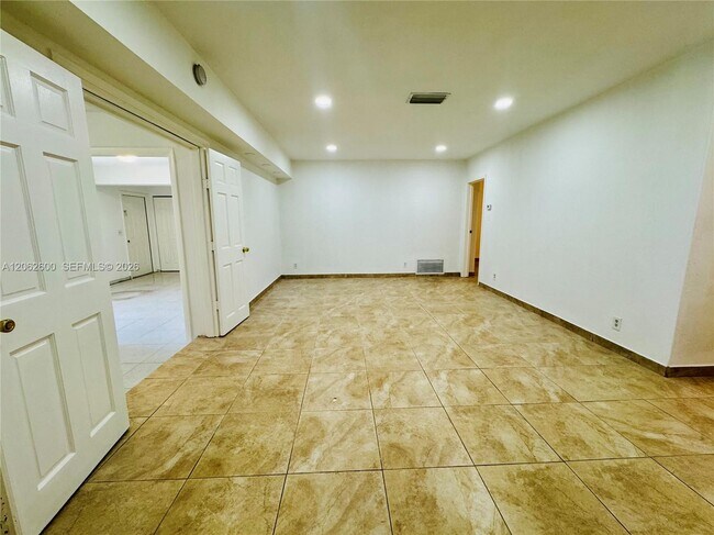 Foto del edificio - 717 NE 10th Ave