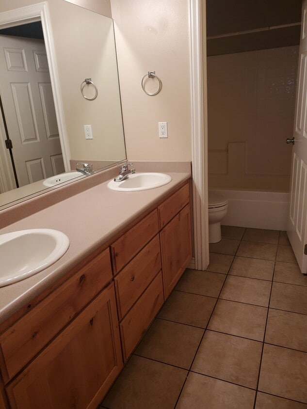 Building Photo - 177 N 600 W