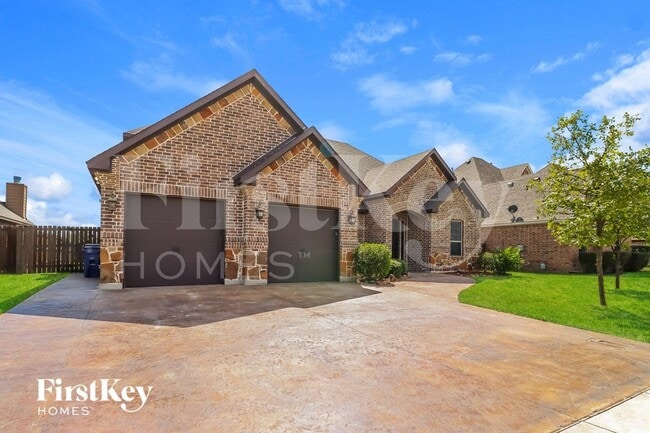 Building Photo - 723 La Paloma Rd