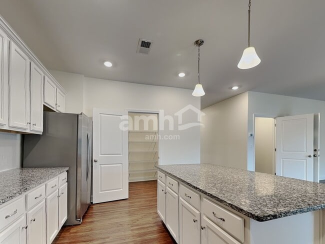 Building Photo - 183 Larragan Dr