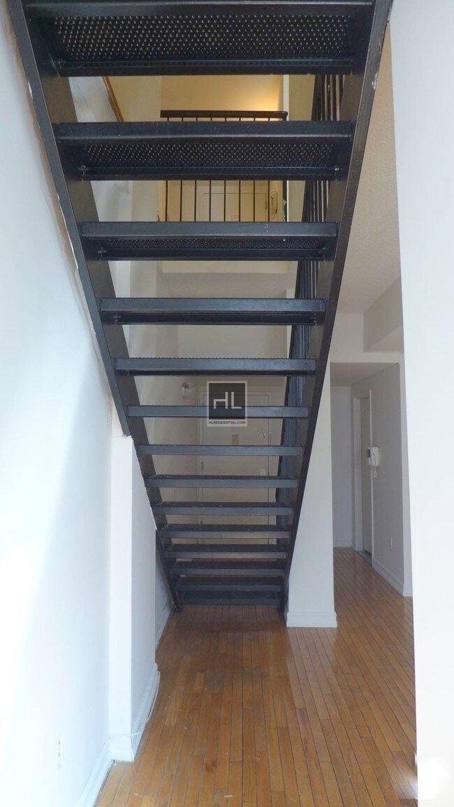 Building Photo - Duplex 1 bedroom in Midtown West 54th Street