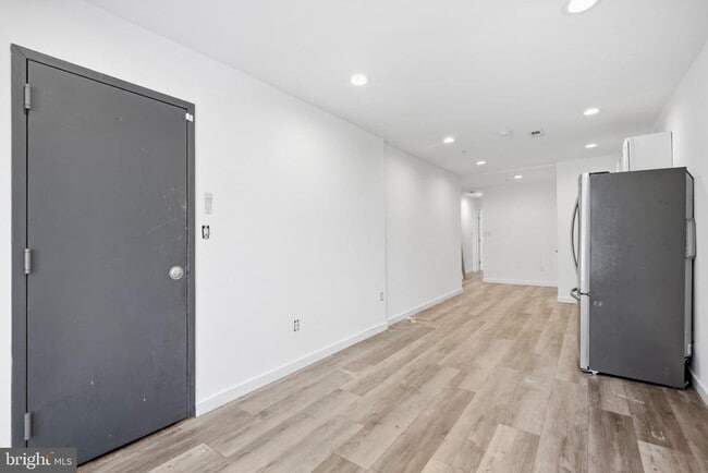 Building Photo - 810 Diamond St