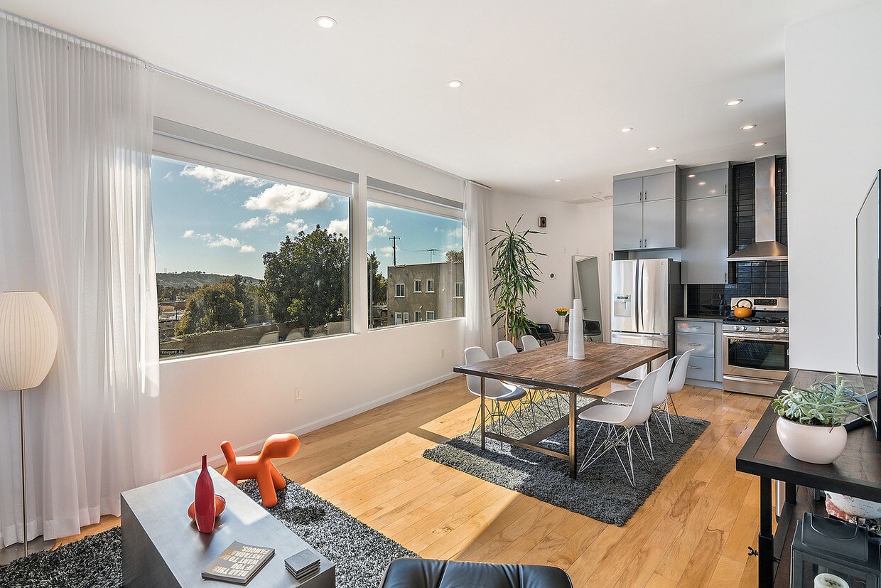 2339 Hillcrest Dr, Los Angeles, CA 90016 House for Rent in Los