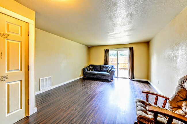 Building Photo - 1125 Sir Galahad Dr