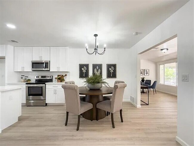 Foto del edificio - THIS IS A 55 PLUS COMMUNITY