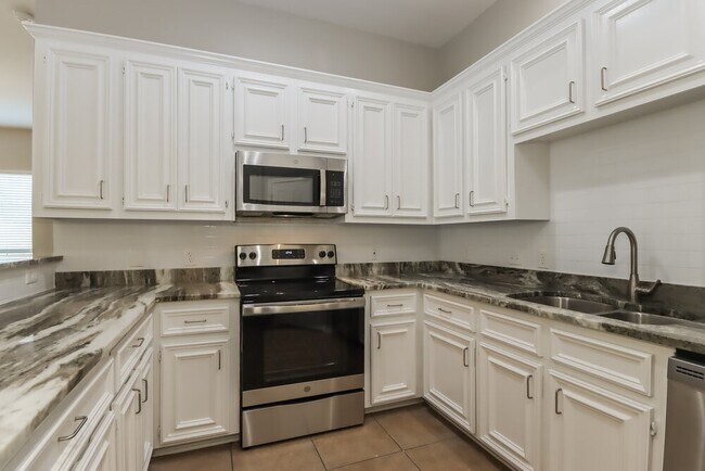 Building Photo - 15823 Scenic Water Dr