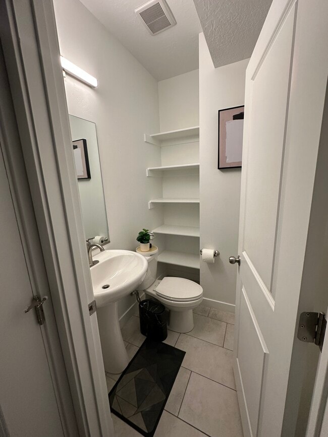 Foto del edificio - 7083 S Jordan Pkwy W