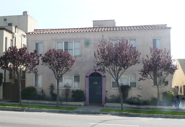 Building Photo - 608 W 6th Street