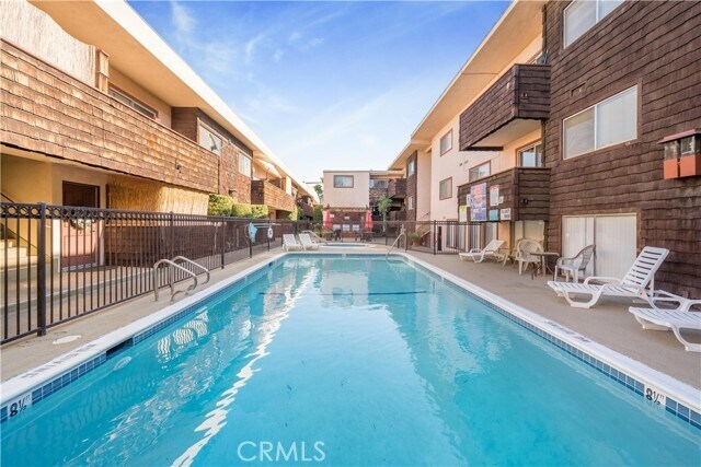 Foto del edificio - 5403 Newcastle Ave