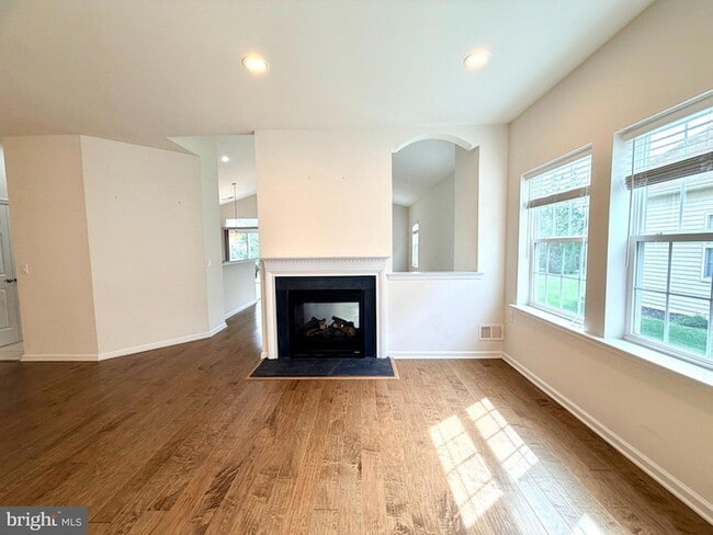 Building Photo - 37 Murano Dr