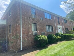 Building Photo - 22B Troy Dr
