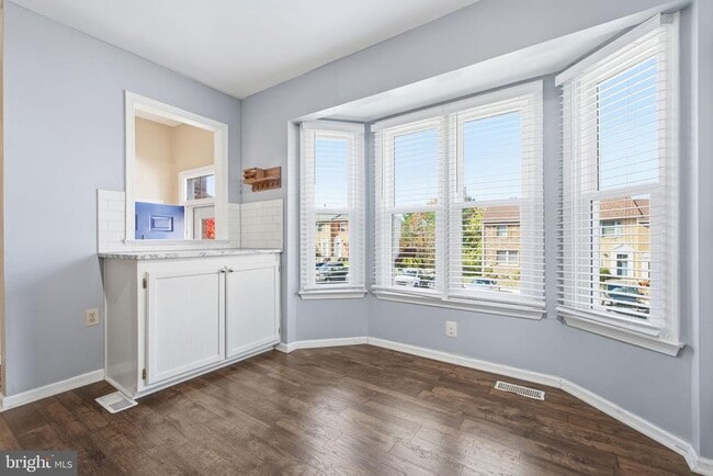 Building Photo - 1109 Oak View Dr