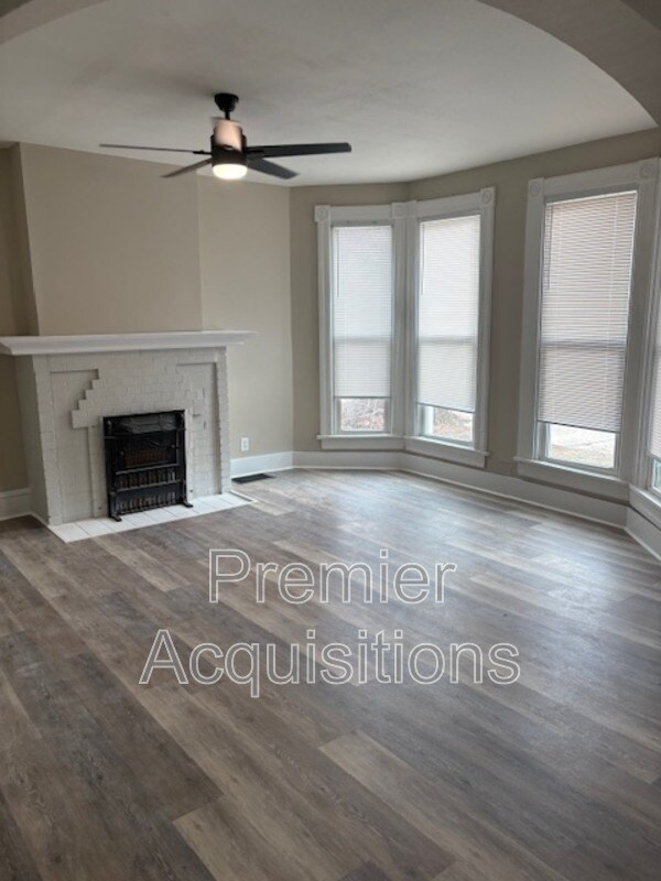 Foto del edificio - 404 E 8th St