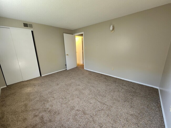 Building Photo - 7214 Karen Ct