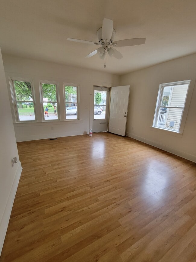 Living Room towards Front Door - 125 Neil St