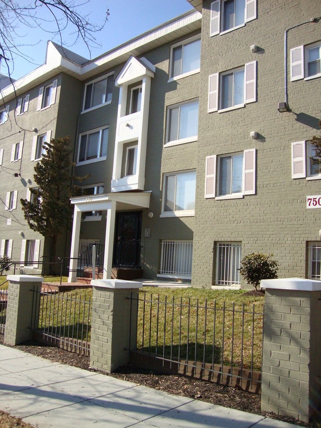 Primary Photo - 750 Barnaby St SE