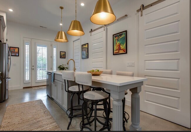 Foto del edificio - 700 James Ave