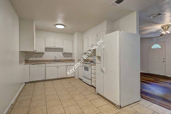 Building Photo - 2334 Ollie Dr