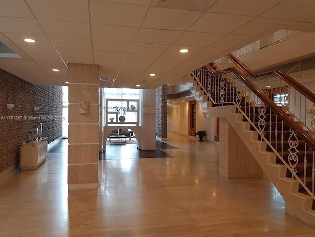 Building Photo - 2899 Collins Ave