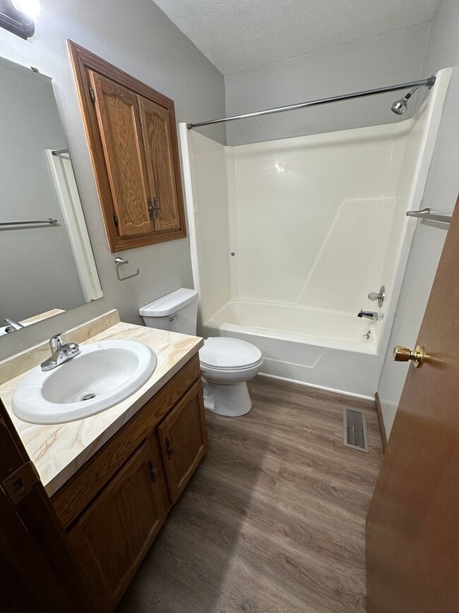 Building Photo - 413 S Harkless Dr