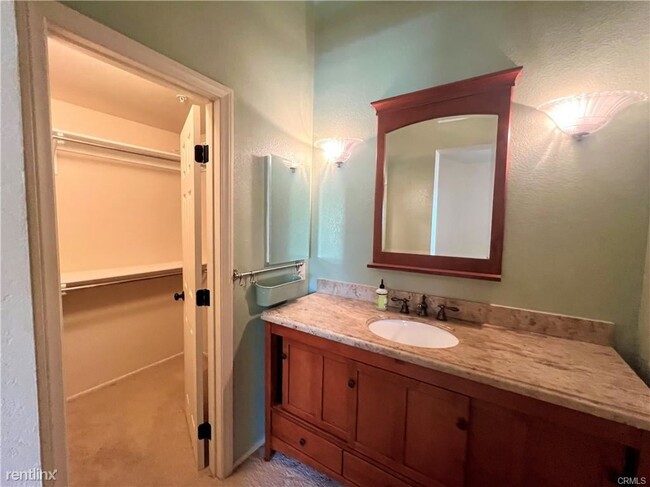 Building Photo - 2 br, 2.5 bath Condo - 226 Gallery Way