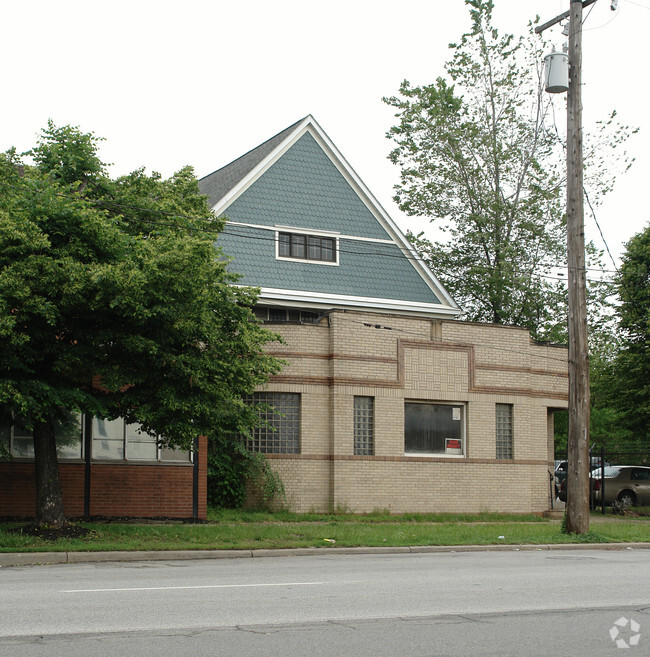 Building Photo - 4237 St Clair Ave