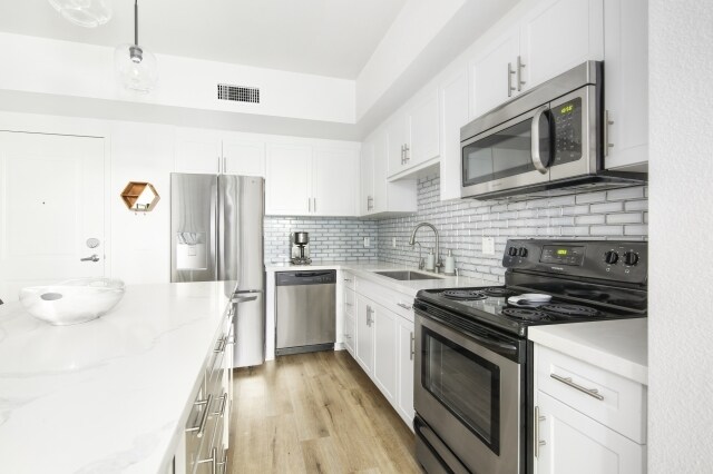 Foto del edificio - 12655 Bluff Creek Dr