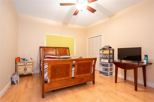 Building Photo - 5879 SW 178th Ave